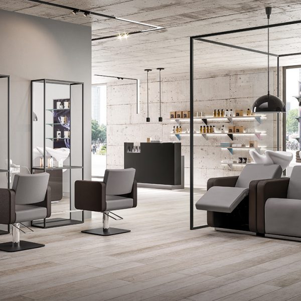 Bac de lavage INFINITY CLOUD en place dans un salon de coiffure